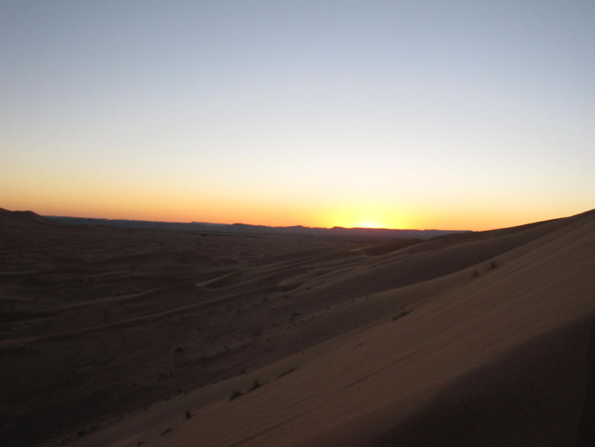 Coucher du soleil sur le désert